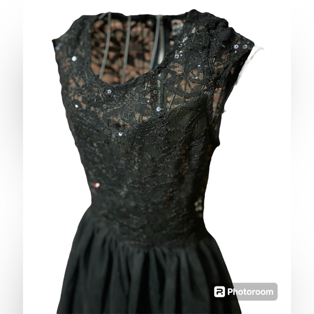 Bailey Blue - Juniors Black Sequin & Lace Above Knee Dress Lined - Picture 2 of 7